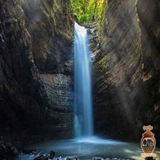 روستای سیمبری خاله در رضوانشهر با ساحل شنی تمیز و محیطی دنج، مقصدی عالی برای آرامش در کنار دریای کاسپین است. این روستا در نزدیکی جنگل گیسوم و در فاصله ۸۵ کیلومتری رشت قرار دارد.