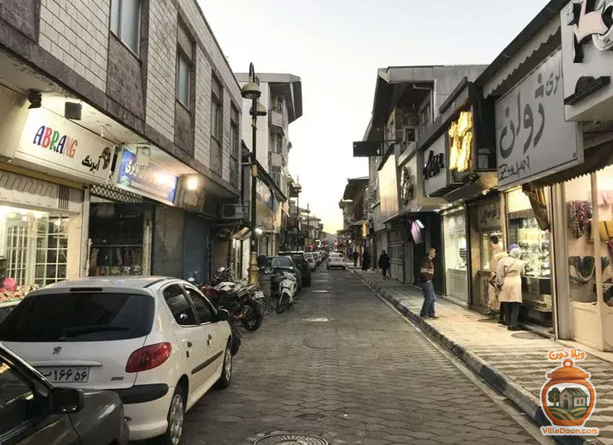 روستای بشمن در بندر انزلی، میان تالاب انزلی و دریای خزر قرار دارد و با طبیعت بکر و دسترسی آسان، مقصدی ایده‌آل برای طبیعت‌گردان است. این روستا تنها ۵۵ کیلومتر با رشت فاصله دارد.