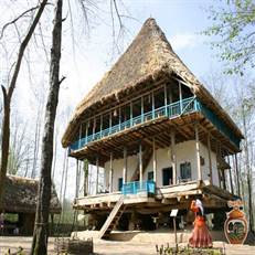 موزه میراث روستایی گیلان، اولین اکوموزه ایران در پارک سراوان رشت، نمایش‌دهنده فرهنگ، معماری و زندگی سنتی گیلان است. این مجموعه شامل بخش مشاهیر و مراسم آشپزی محلی می‌باشد.