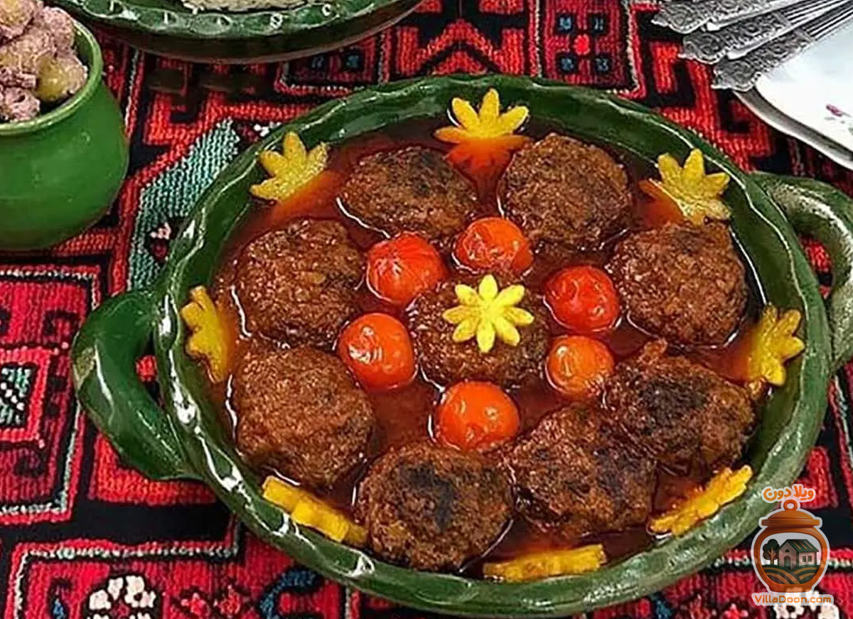 ترشه شامی یک غذای قدیمی و ترش‌مزه گیلانی شبیه کتلت است که از گوشت چرخ‌کرده، سبزیجات معطر و آرد نخودچی درست شده و با سس مخصوص آب نارنج سرو می‌شود. این غذا را با برنج یا نان میل می‌کنند. 