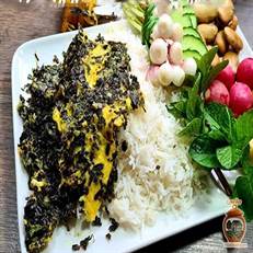 سیرابیج یک غذای اصیل گیلانی است که با برگ سیر تازه، تخم‌مرغ و سبزیجات محلی مانند گیجاواش و چوچاق تهیه می‌شود. این غذای خوشعطر را با نان، برنج یا ماهی به عنوان پیش‌غذا یا غذای اصلی سرو می‌کنند. 