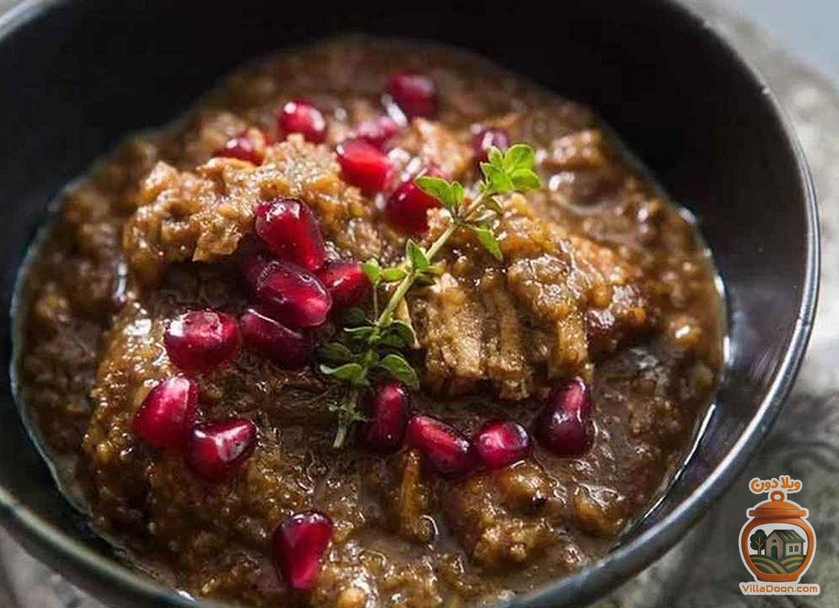 متنجان (خورش موتن جن) یک خورش اصیل و خوشمزه گیلانی است که با گوشت مرغابی، گردو، کشمش، رب انار و برگه قیسی تهیه می‌شود. این غذای محلی با طعمی غنی و ترکیبی منحصربه‌فرد شناخته می‌شود.