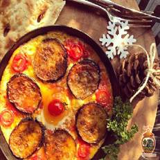 ورقه گیلانی یک غذای ساده و محلی شمالی بر پایه بادمجان و تخم‌مرغ است. بادمجان‌های سرخ شده با تخم‌مرغ مخلوط شده و این غذای سبک با برنج، نان یا ماست سرو می‌شود. 