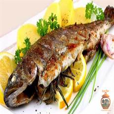 ماهی فیویج یک غذای دریایی محلی گیلان است که با ماهی سفید پر شده از مخلوط گردو، رب انار و سبزیجات معطر در فر پخته می‌شود. این غذای لذیذ مخصوص بندر انزلی برای ناهار، شام و افطار مناسب است. 