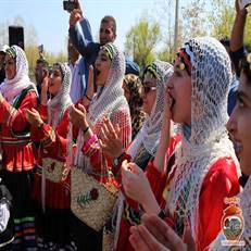 عروس گوله مراسمی نمایشی در شرق گیلان است که نبرد نمادین بهار (نازخانم) و زمستان (غول) را به تصویر می‌کشد. این آیین نزدیک نوروز در شفت اجرا شده و گروه‌ها با بازی در خانه‌ها هدیه دریافت می‌کنند.