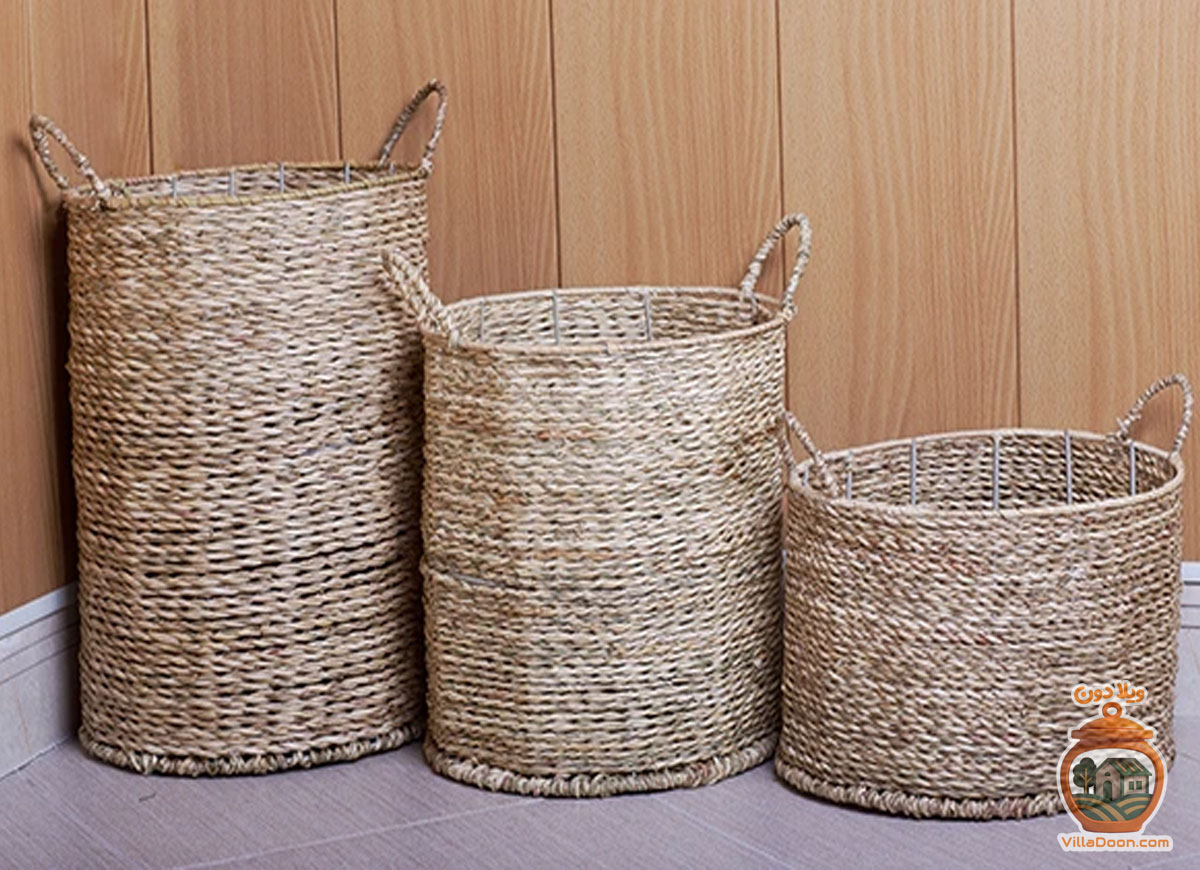 صنایع دستی مرتبط با دریا در گیلان شامل سبدهای حصیری و ابزار تزئینی ماهیگری است که فرهنگ و زندگی سنتی صیادان شمال ایران را به نمایش می‌گذارند و سوغاتی‌های منحصربه‌فردی هستند.