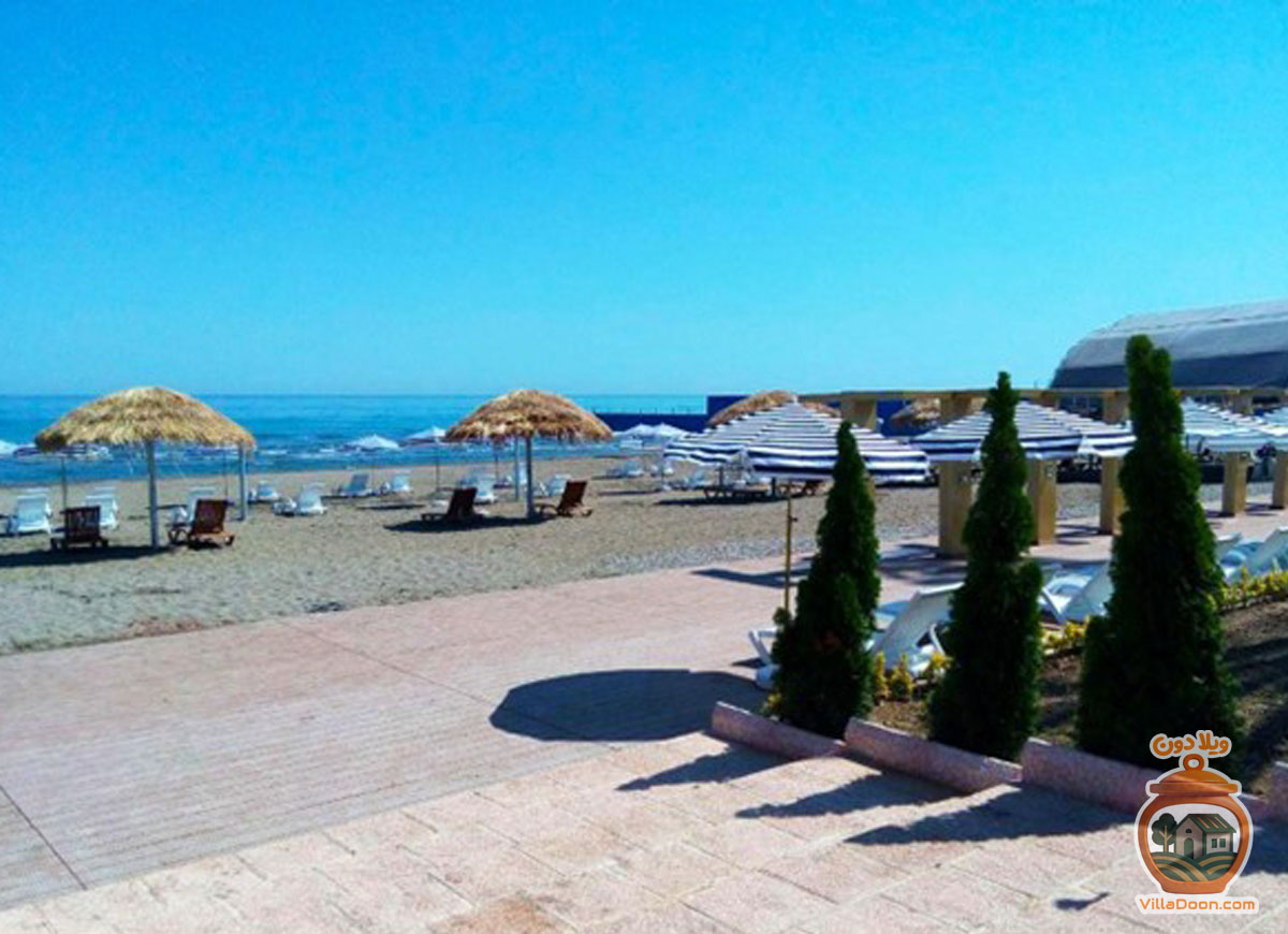 بلوار ساحلی انزلی، نماد گردشگری شمال با اسکله تاریخی کشتی‌ها، سنگ‌چین، کافه کشتی و قایق‌سواری. مکانی پرجنب‌وجوش با رستوران‌های محلی، آلاچیق و فضایی برای پیاده‌روی به یاد ماندنی در کنار دریای خزر.