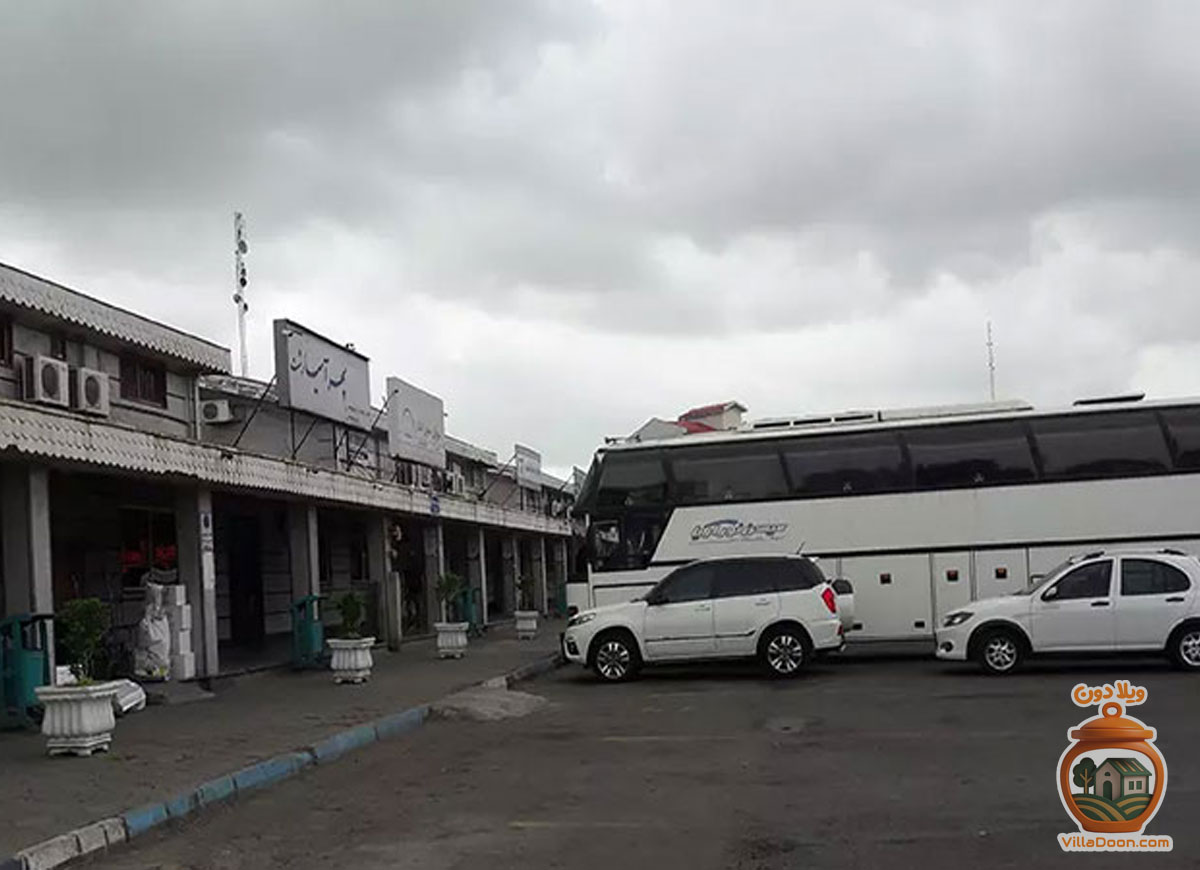 ترمینال میدان گیل رشت، بزرگ‌ترین پایانه مسافربری شمال با مساحت ۷۲۶۳۰ مترمربع، امکان سفر به اکثر شهرهای ایران را فراهم می‌کند. 