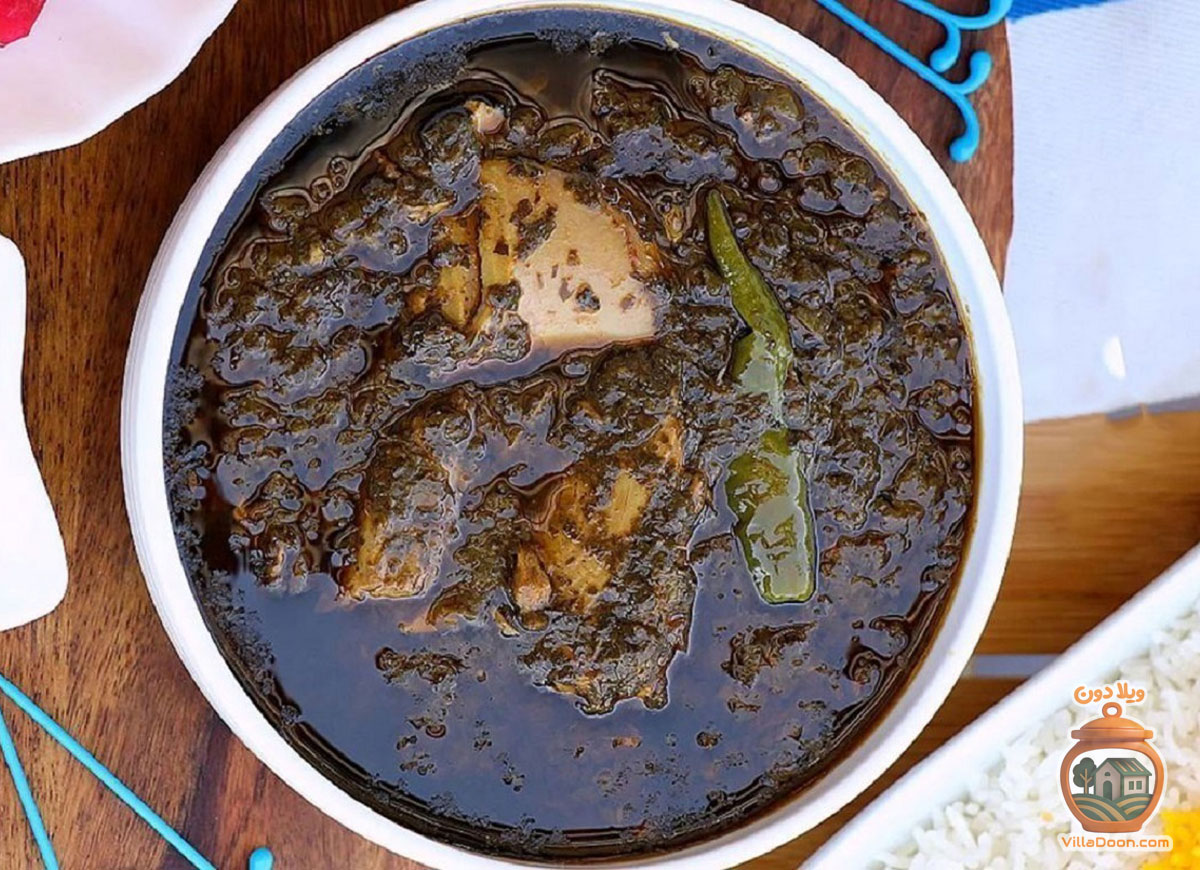 قلیه ماهی یک خورش ترش و معطر شمالی با ماهی سفید است. ماهی مزه‌دار شده جداگانه سرخ می‌شود. سبزیجات، گردو، رب انار ترش و رب نارنج پایه خورش را تشکیل می‌دهند.