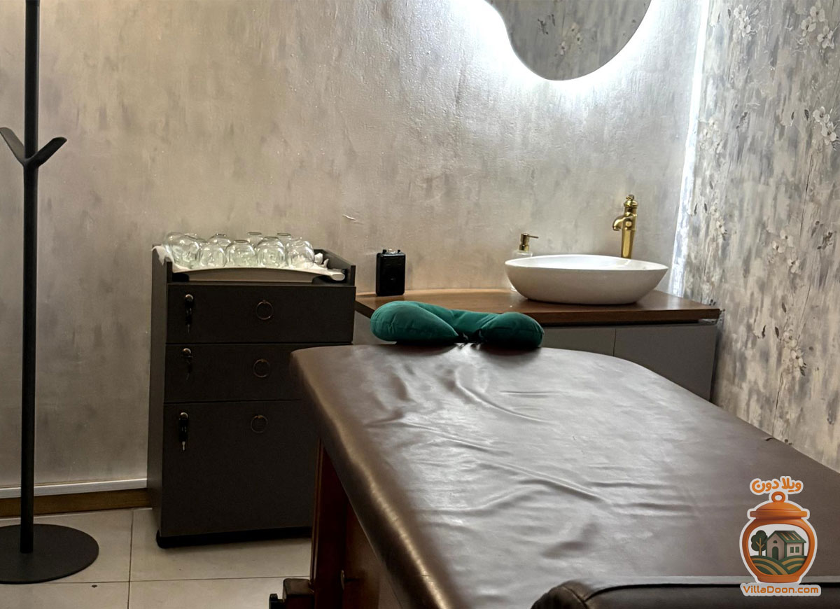 کلینیک شبانه‌روزی فرهنگیان رشت در خیابان سعدی، خدمات پزشکی عمومی را ۲۴ ساعته ارائه می‌دهد. امکان مشاوره فوری چت و تلفنی با پزشکان وجود دارد. تلفن: ۰۱۳۳۳۱۲۵۰۶۱ و ۰۱۳۳۳۱۲۹۲۷۶.