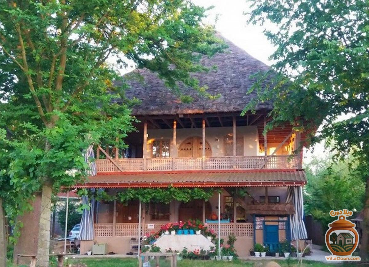 تجربه زندگی در خانه‌های سنتی گیلان در اقامتگاه بوم‌گردی تلارخانه بردبار خمام. رزرو آنلاین، چشیدن غذاهای محلی و آرامش در میان شالیزارهای سرسبز شمال.