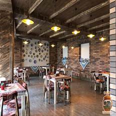 تجربه آرامش در کافه بام سرولات چابکسر با ویوی ابدی جنگل و دریا. بهترین لوکیشن برای عکاسی و لذت بردن از طبیعت لیمه‌سرا. آدرس و تلفن رزرو.