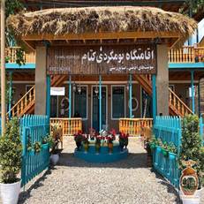 اقامت در بوم‌گردی فاندر کتام رشت؛ خانه‌ای چوبی ۱۰۰ ساله در دل طبیعت گیلان با تجربه زندگی روستایی و آرامش واقعی.