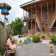 اقامتگاه بوم گردی می جان در خمام با فضای سنتی، غذای محلی و دسترسی عالی به طبیعت گیلان، گزینه‌ای آرام و دلنشین برای اقامت است.