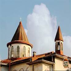 کلیسای تاریخی مسروپ مقدس رشت، نماد همزیستی فرهنگی و میراث ارامنه گیلان. تاریخچه، معماری و اهمیت گردشگری آن را کشف کنید.