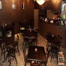 کافه بام داریوش سنگر با فضایی دنج و چشم‌انداز زیبا، مناسب دورهمی‌های دوستانه و قرارهای خاص.