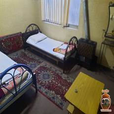 مهمانپذیر ایرانیان در رشت؛ اقامتی اقتصادی با امکانات محدود، موقعیت مکانی مناسب و نظرات متناقض کاربران.