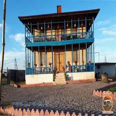 اقامتگاه بوم‌گردی تی‌تی ناز خمام؛ اقامت در آلاچیق درختی، غذاهای محلی و طبیعت بکر جنگل‌های گیلان.