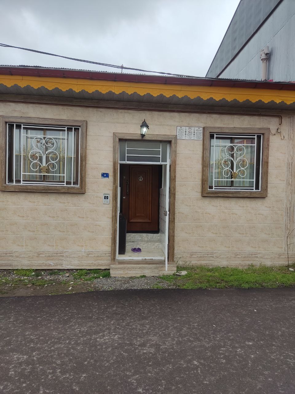 اجاره روزانه سوییت دو خواب بسیار تمیز و دلباز رشت